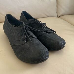 Shoe black ties. Size 9^1/2
